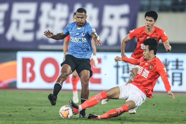 郑钦文泪洒发布会：输球和教练团队没有任何关系